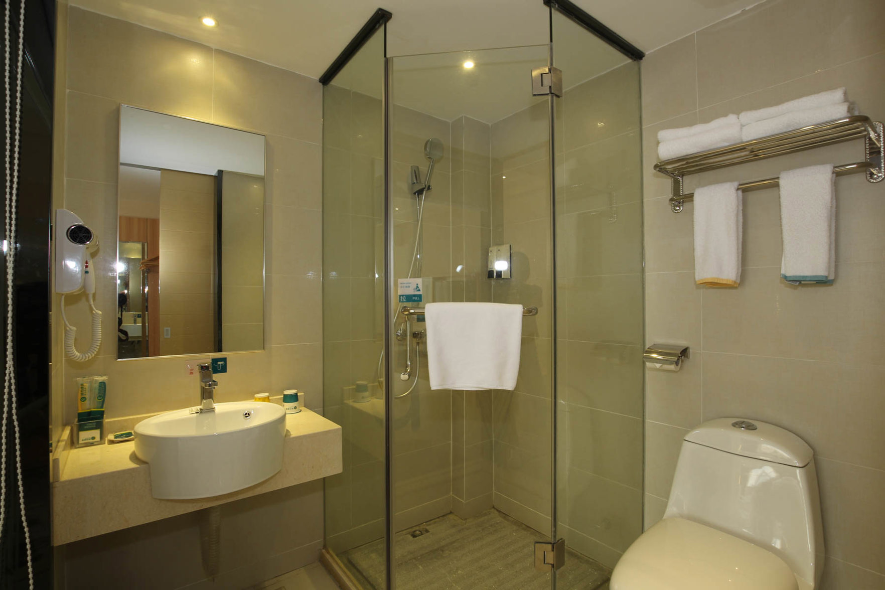 City Comfort Inn Hotel (Guilin Two Rivers And Four Lakes Sun Moon Twin Towers) 2*