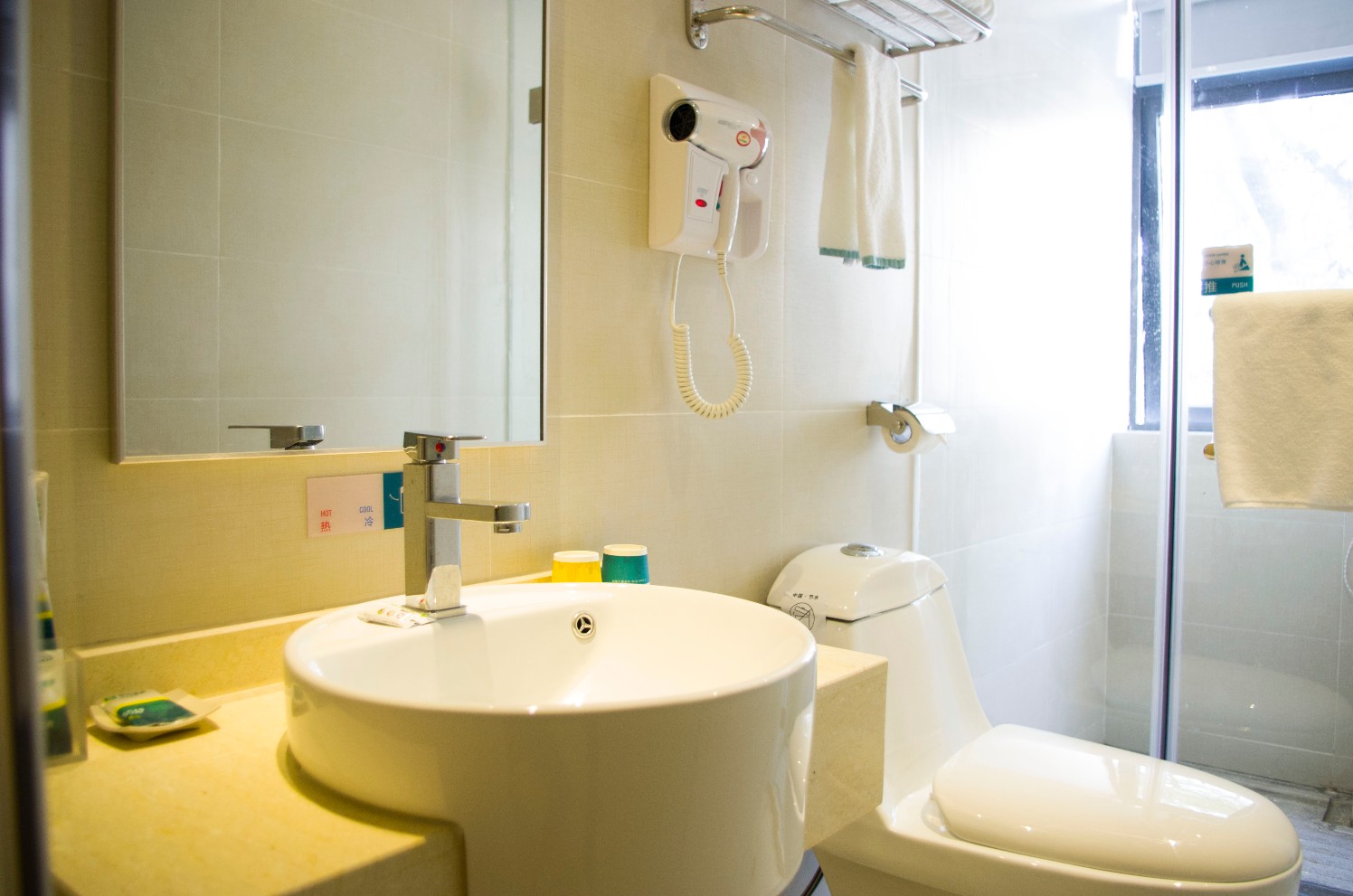 City Comfort Inn Hotel (Guilin Two Rivers And Four Lakes Sun Moon Twin Towers) 2*