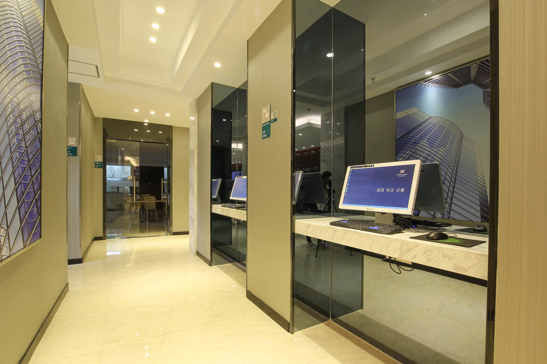City Comfort Inn Hotel (Guilin Two Rivers And Four Lakes Sun Moon Twin Towers) 2*