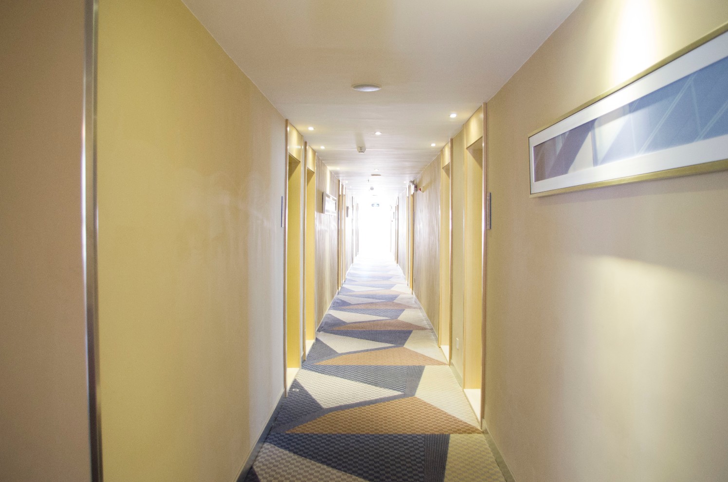 City Comfort Inn Hotel (Guilin Two Rivers And Four Lakes Sun Moon Twin Towers) 2*