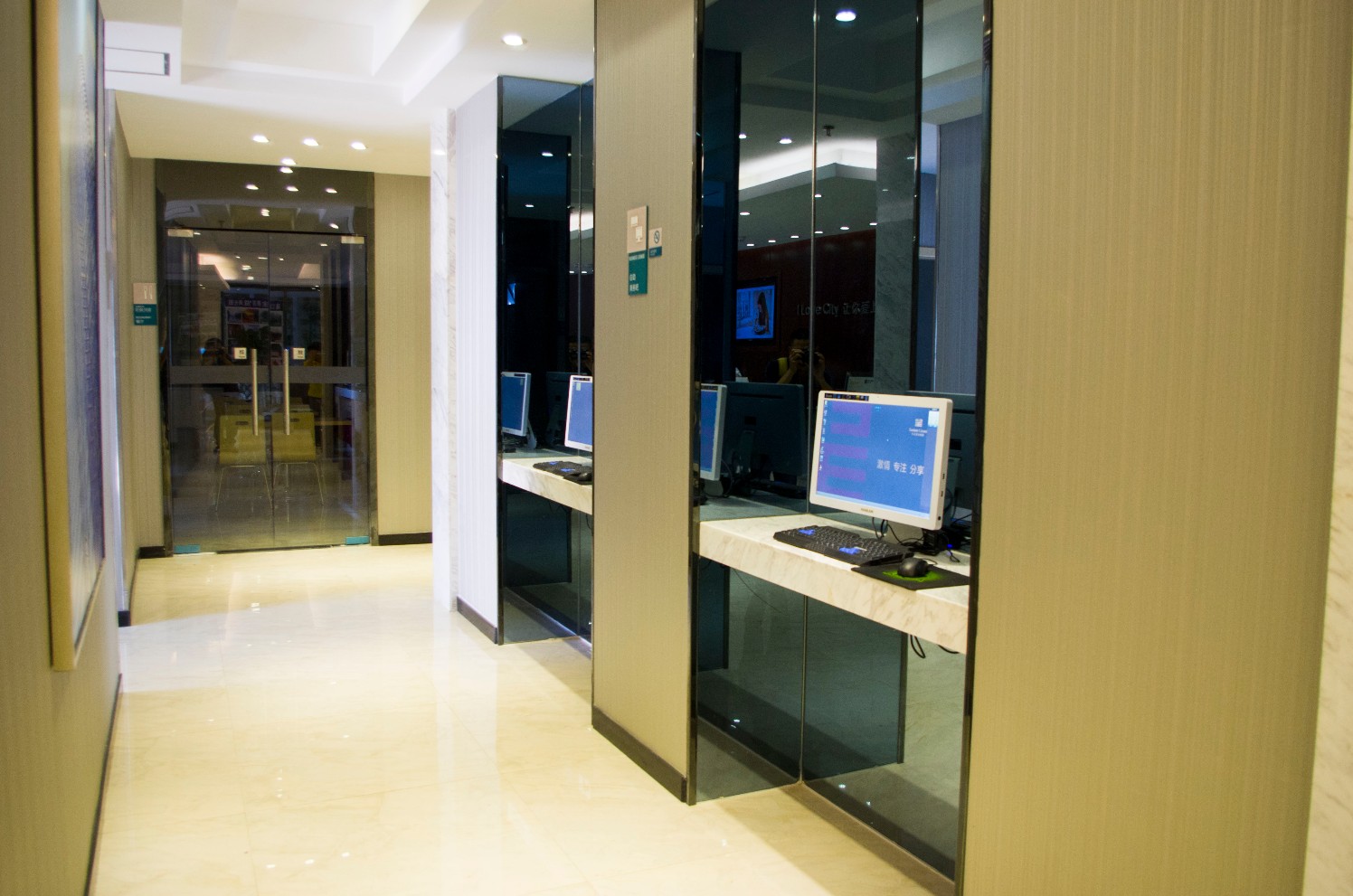 City Comfort Inn Hotel (Guilin Two Rivers And Four Lakes Sun Moon Twin Towers) 2*