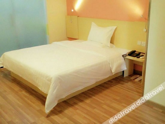 7Days Inn Chain Hotel (Guangzhou Jiekou Hedong) 2*