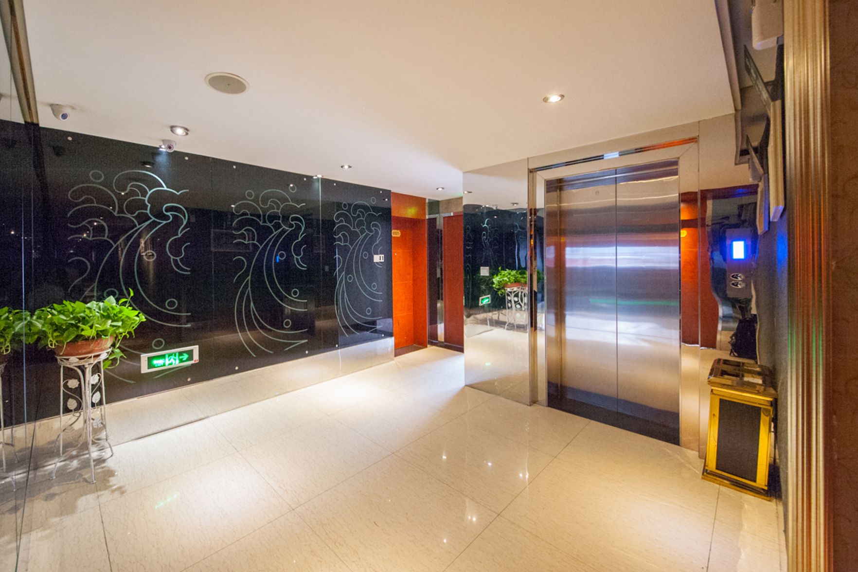 Aegean Hotel (Dongyang First Department Store) 3*