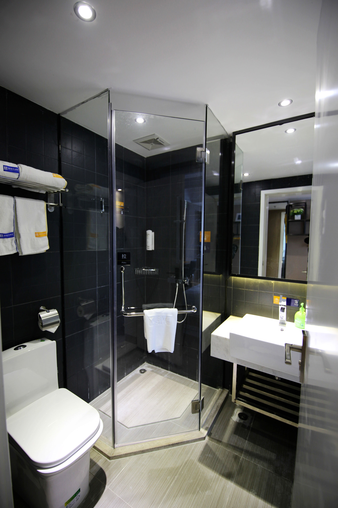 Yeste Hotel (Nanning Railway Station) 3*