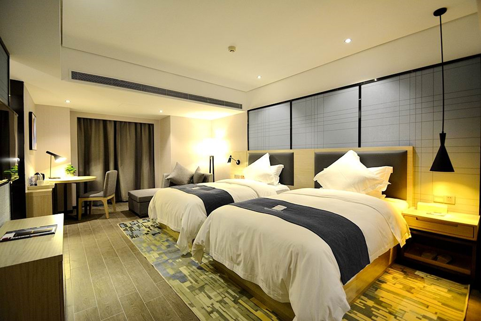 Echarm Hotel (Beihai High-Speed Railway Station North Bay Plaza) 3*