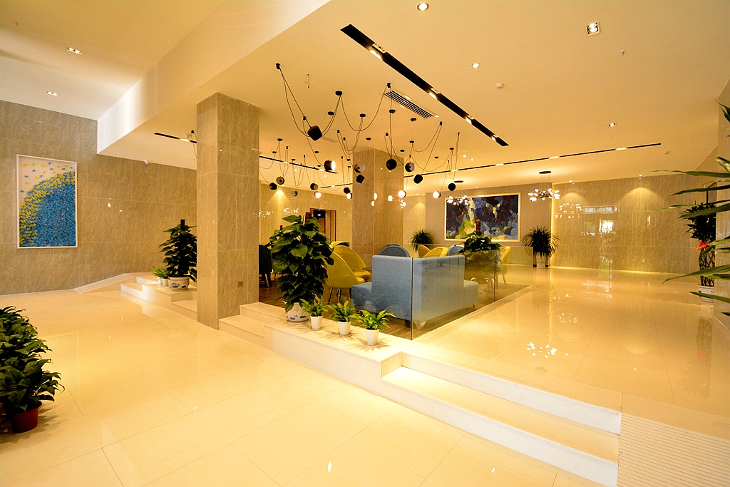 Echarm Hotel (Beihai High-Speed Railway Station North Bay Plaza) 3*