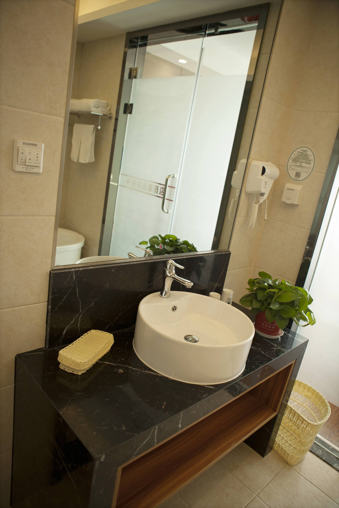 GreenTree Inn JiangSu NanTong Tongzhouwan Huanghe Road Business Hotel 2*