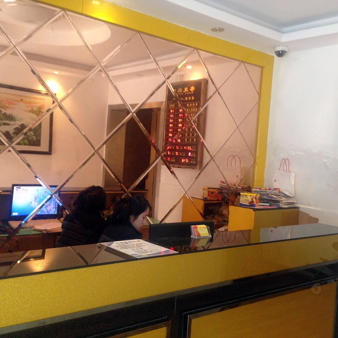 Yuefa Hotel (Shenzhen Dongmen Old Street Shaibu Subway Station) 2*