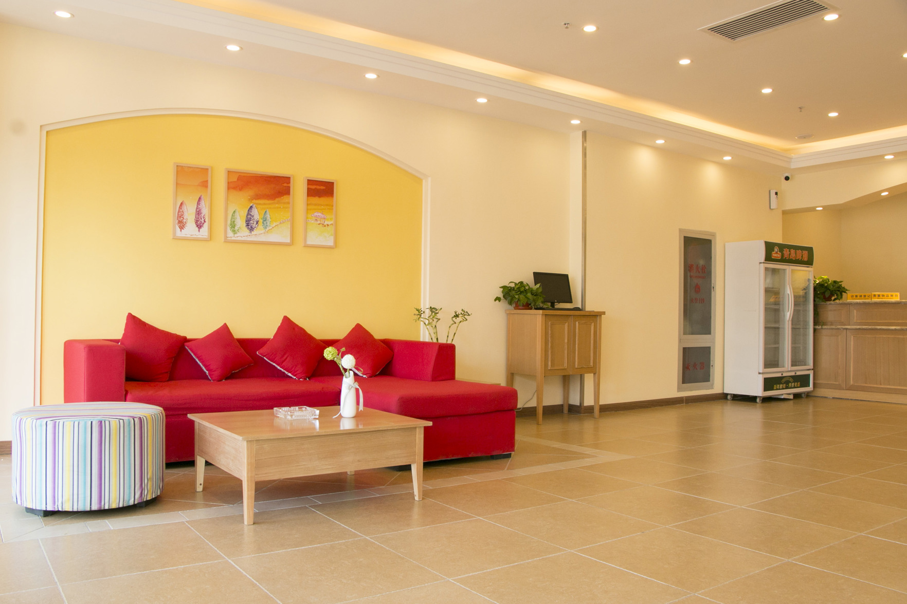 Ease Hotel (Tianjin Hangu Xinkai North Road Grand Theatre) 2*