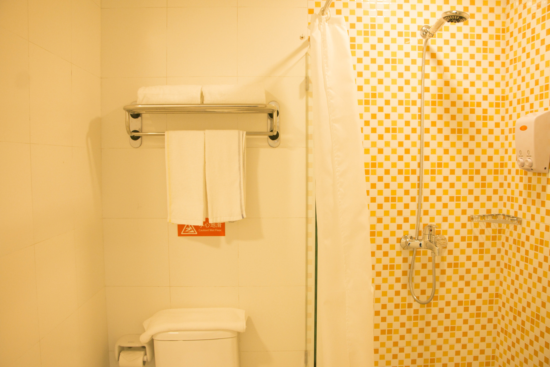 Ease Hotel (Tianjin Hangu Xinkai North Road Grand Theatre) 2*