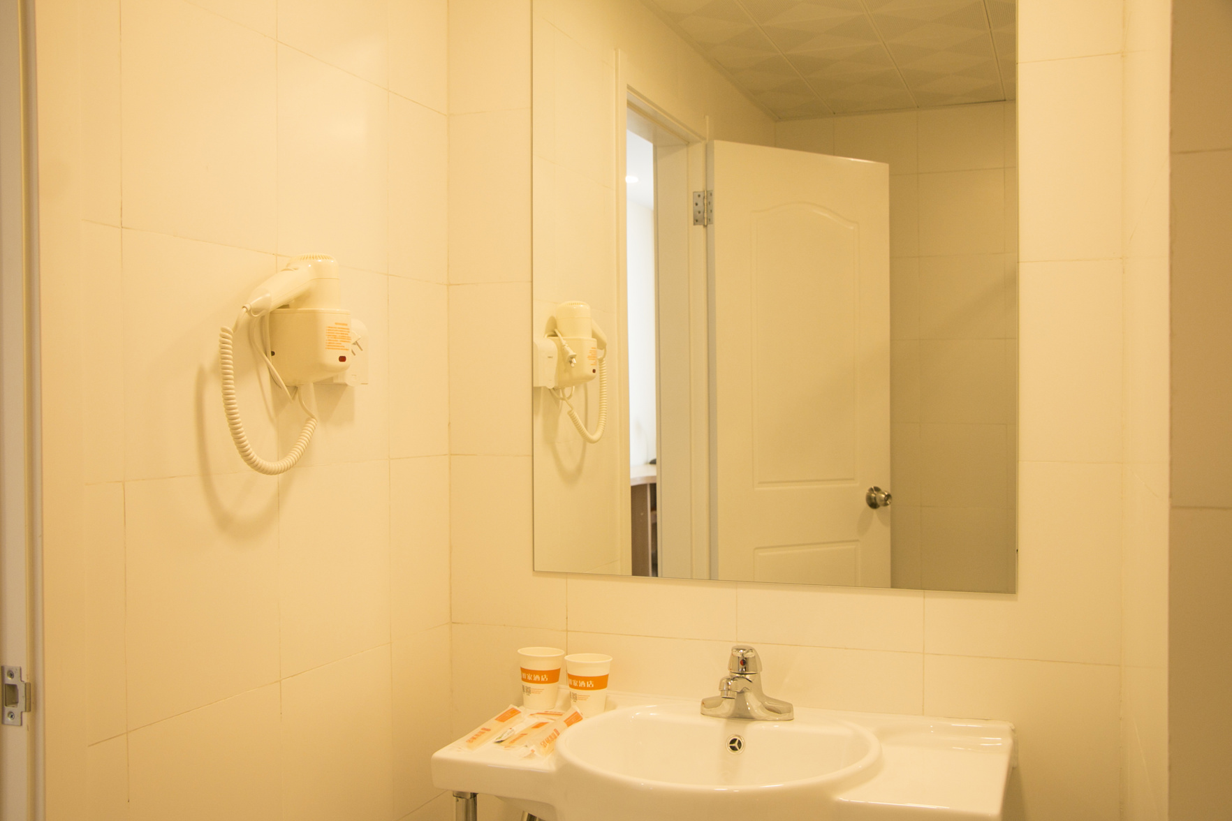 Ease Hotel (Tianjin Hangu Xinkai North Road Grand Theatre) 2*
