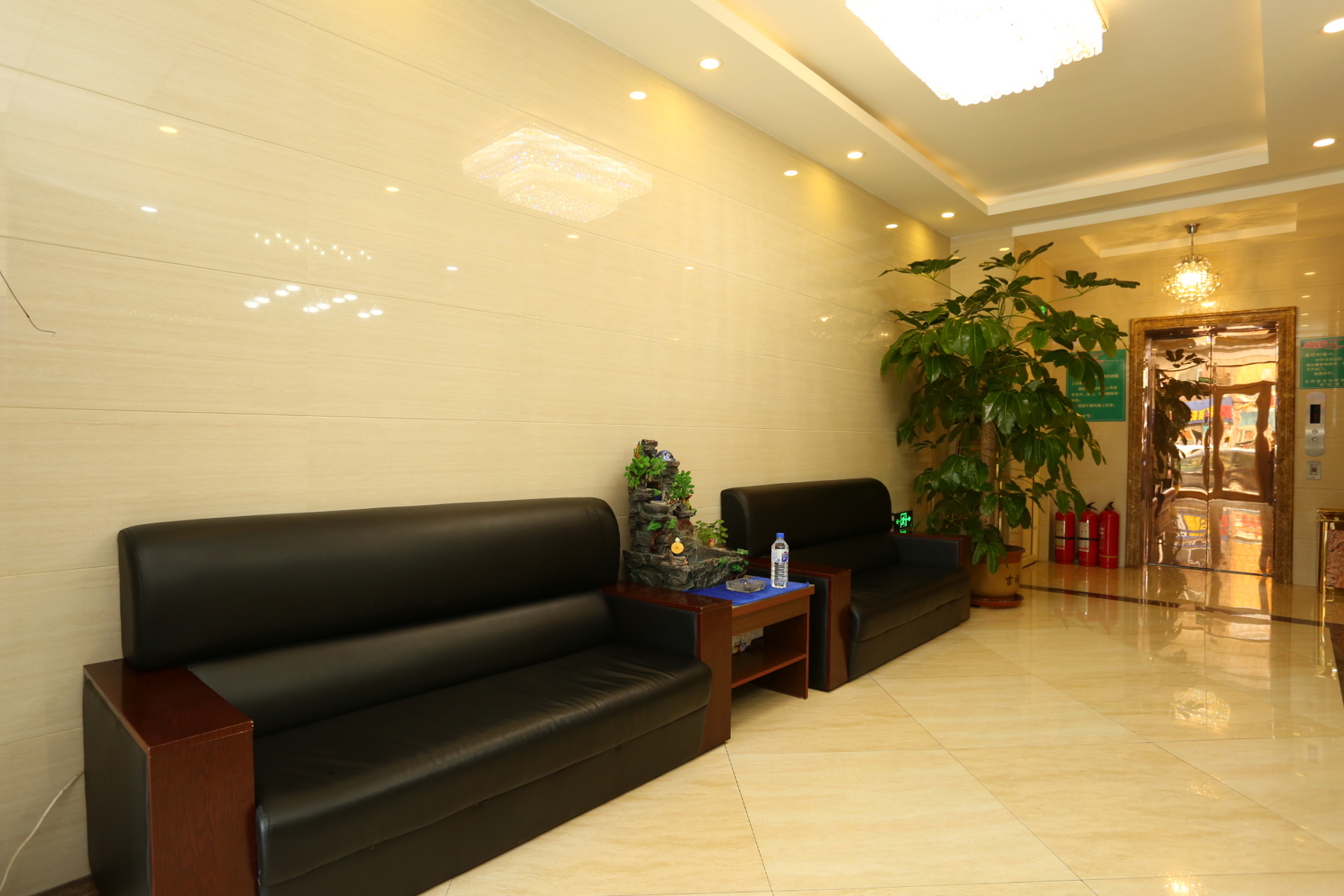 Home Inn UP Huayi Zhitui Hotel (Changchun Jiyidiyuan Cultural Square Branch 2*