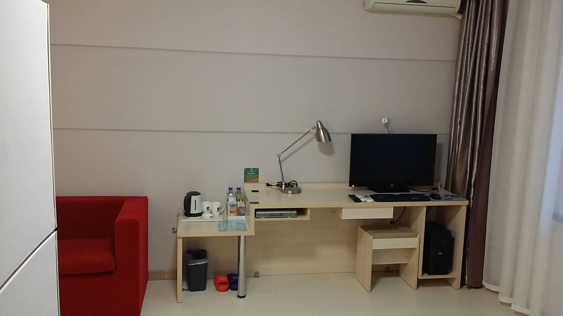 Home Inn UP Huayi Zhitui Hotel (Changchun Jiyidiyuan Cultural Square Branch 2*