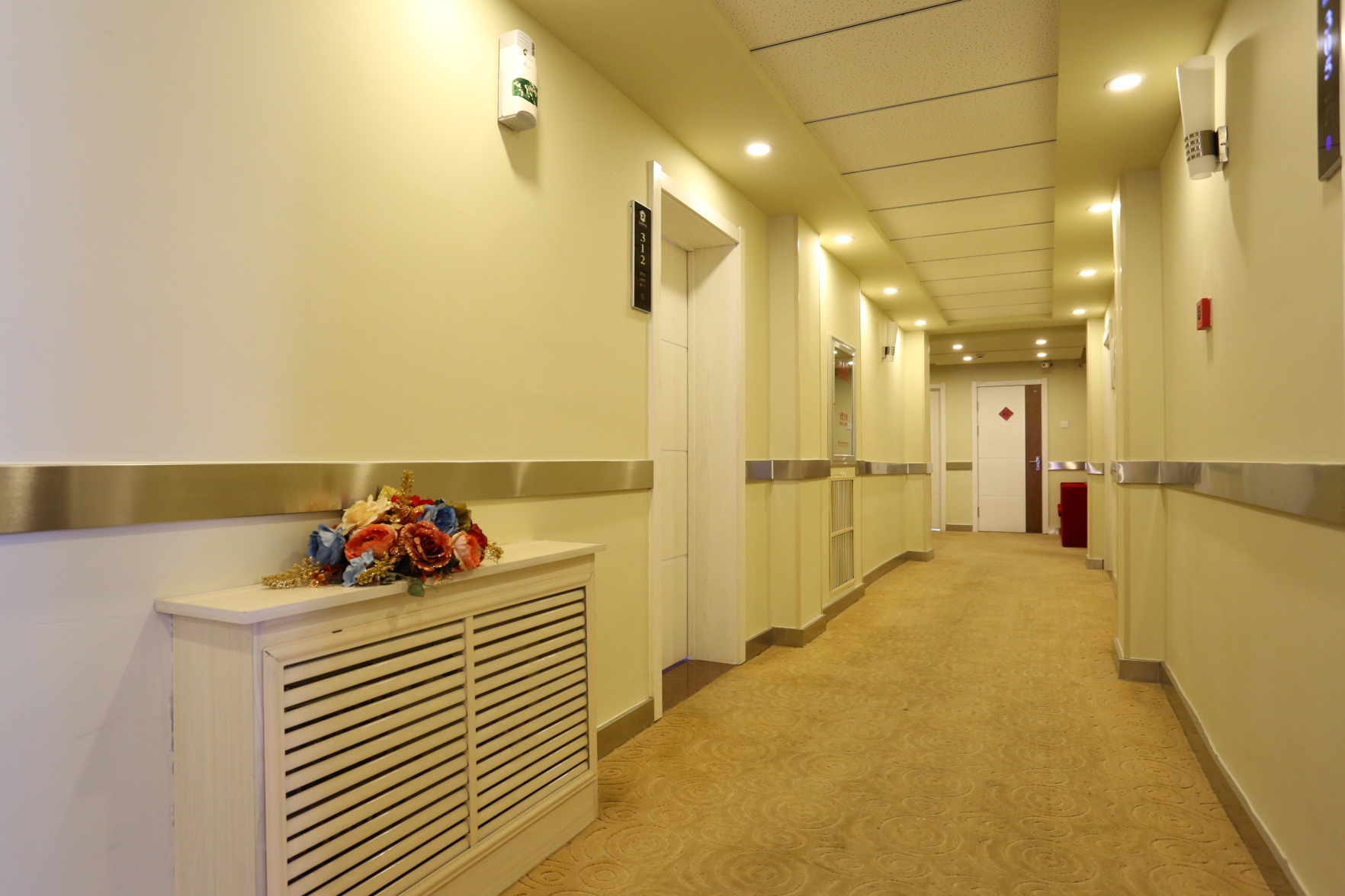 Home Inn UP Huayi Zhitui Hotel (Changchun Jiyidiyuan Cultural Square Branch 2*