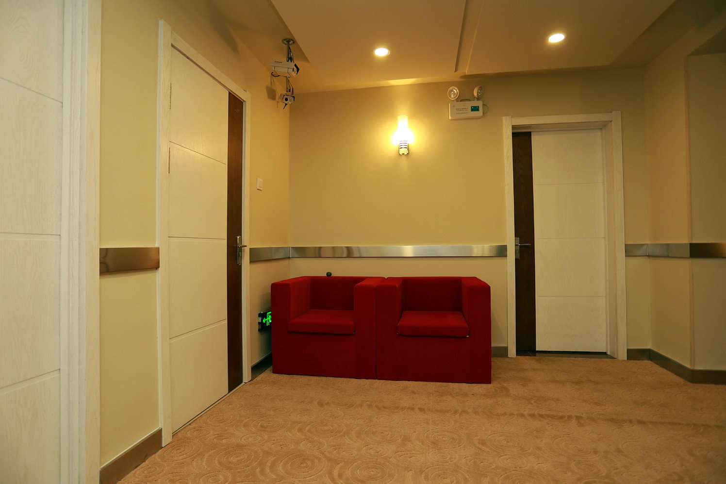 Home Inn UP Huayi Zhitui Hotel (Changchun Jiyidiyuan Cultural Square Branch 2*