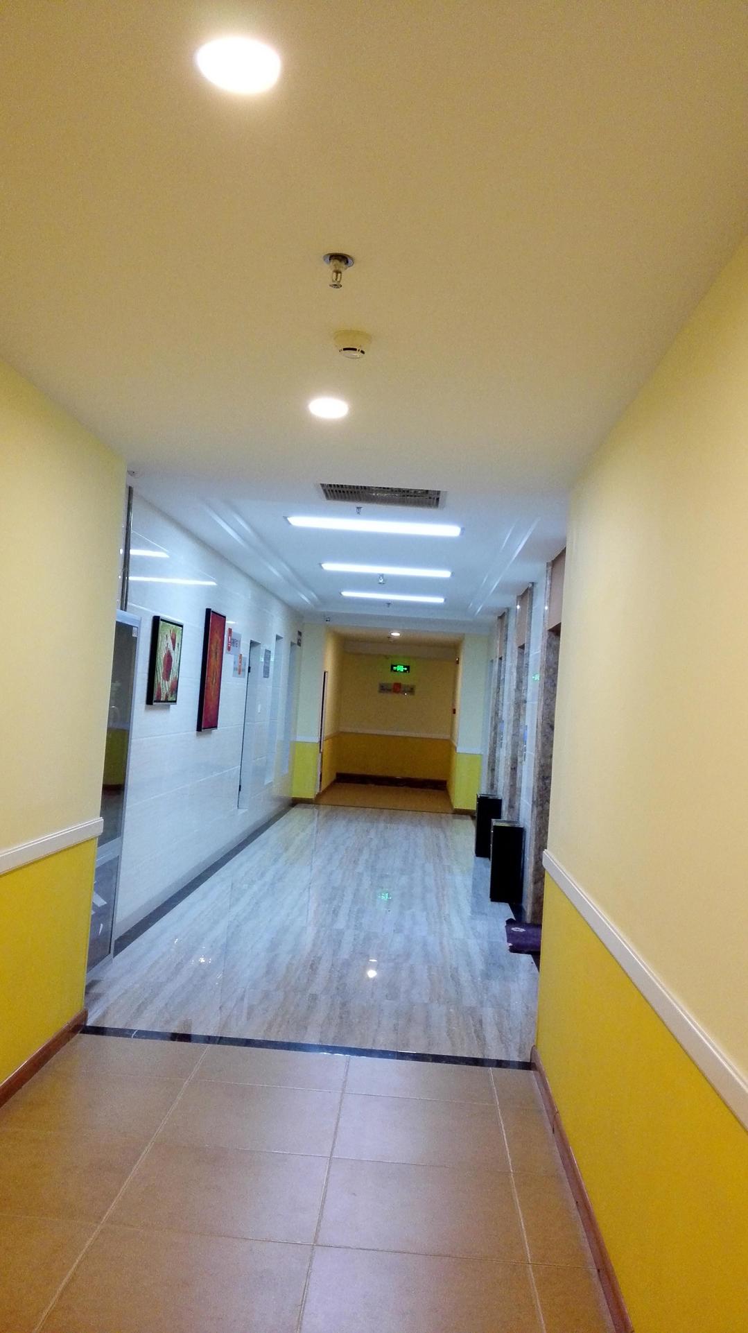 Home Inn · Neo (Baoji Tangchao City Wanda Plaza Store) 2*