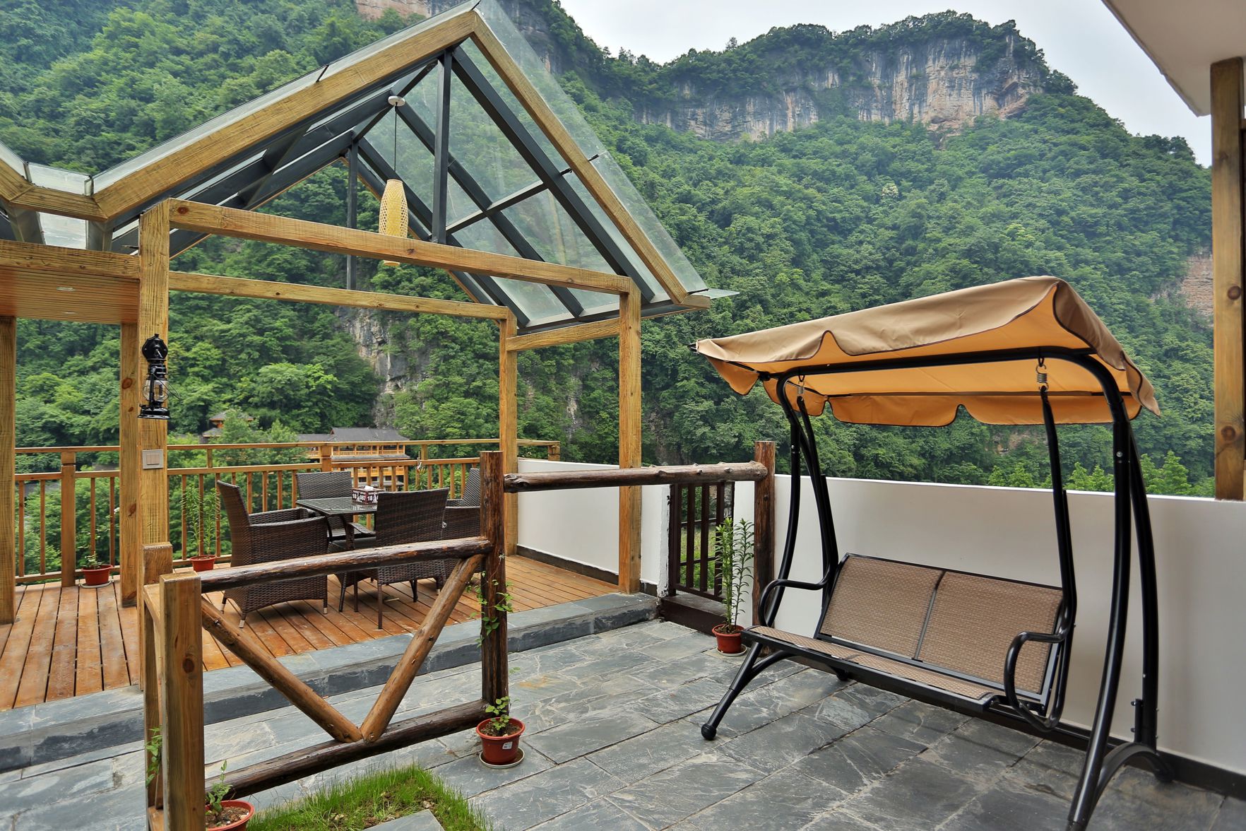 Yicheng Yijia Hotel( Zhangjiajie National Forest Park) 3*