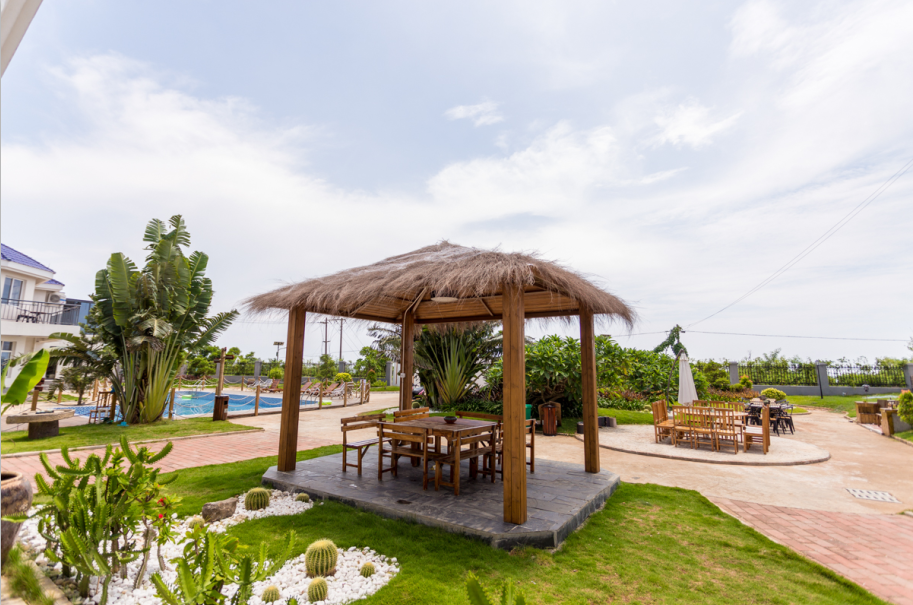 21 Haili Whale Island Hotel 3*