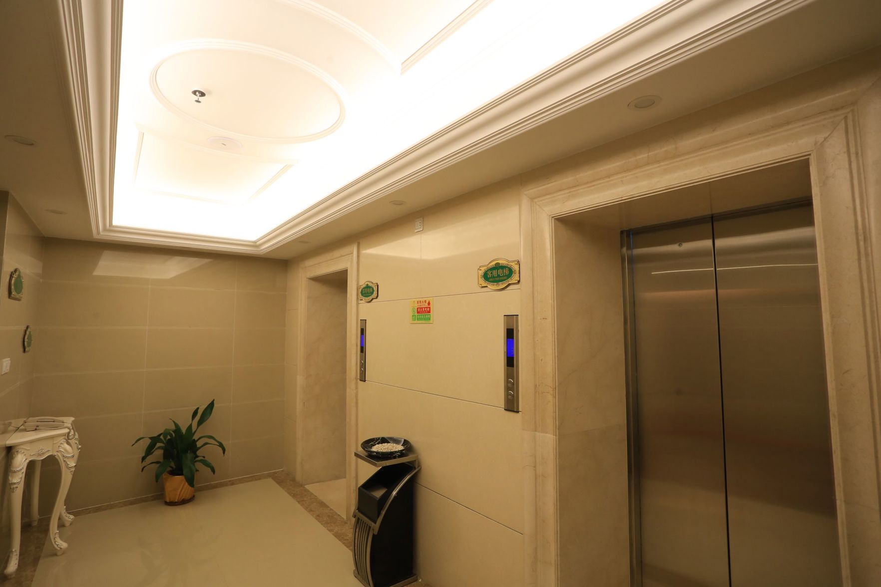 Vienna Hotel (Shenzhen Qianhai Bao'an  Wanda Plaza) 3*