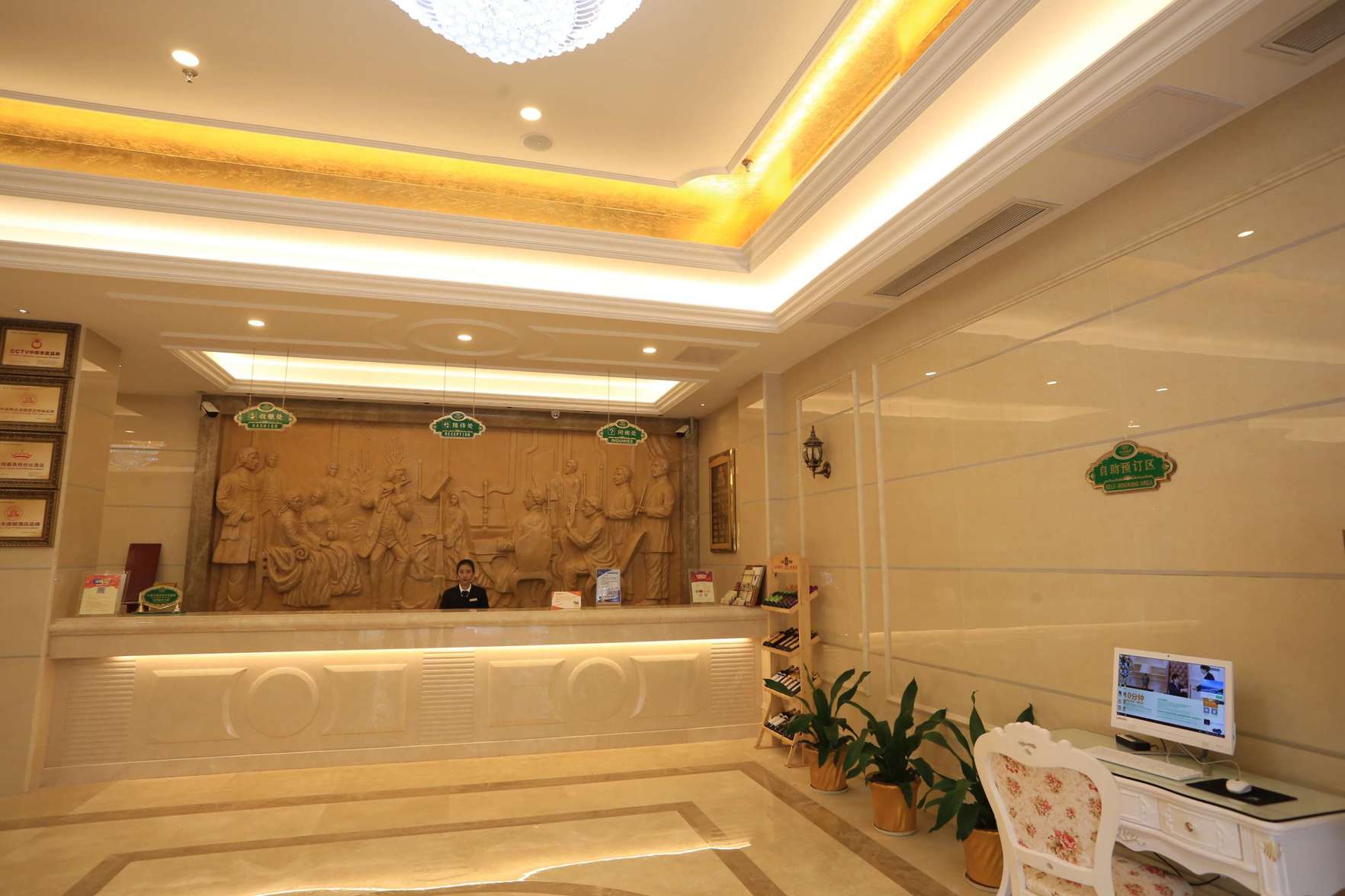 Vienna Hotel (Shenzhen Qianhai Bao'an  Wanda Plaza) 3*