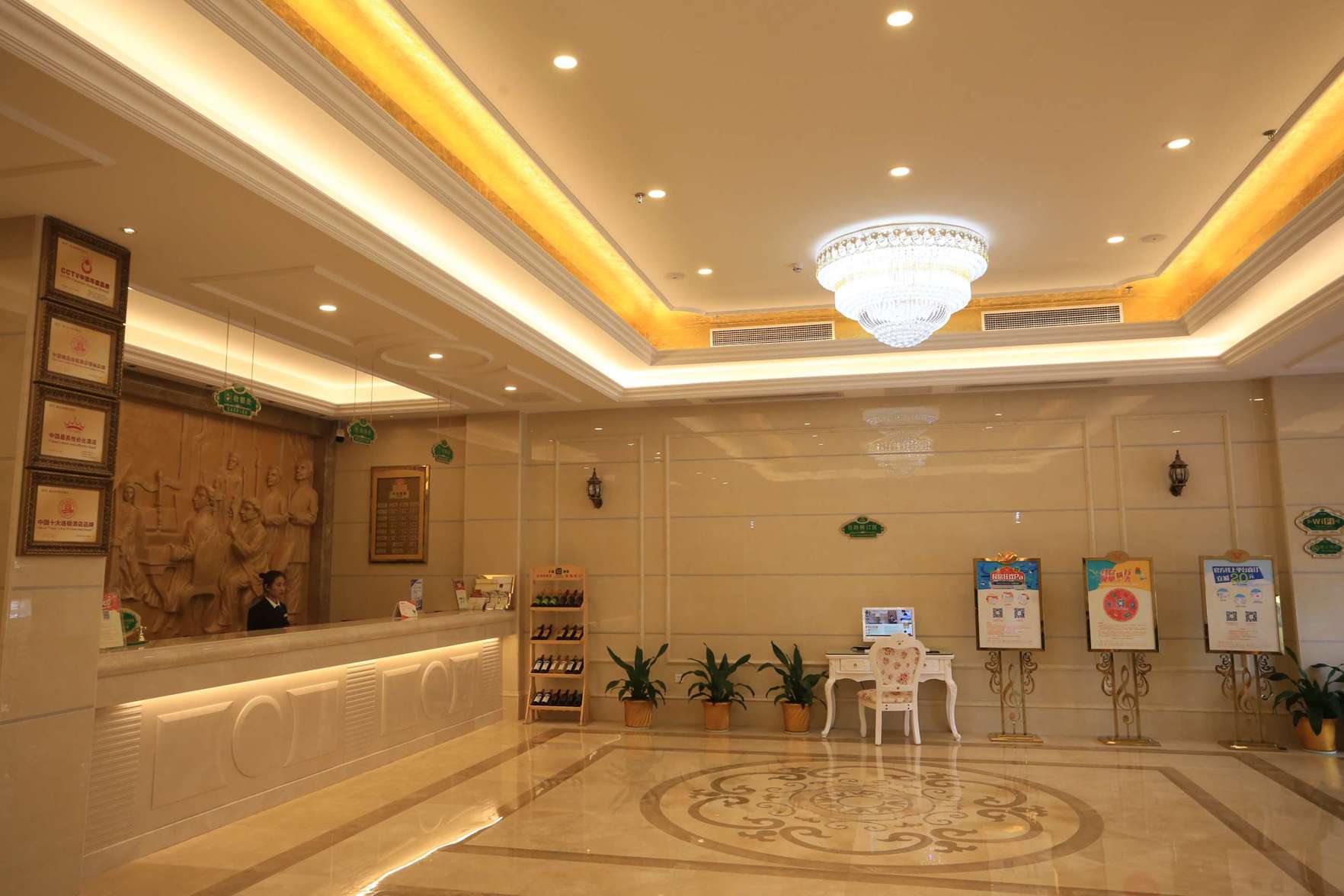 Vienna Hotel (Shenzhen Qianhai Bao'an  Wanda Plaza) 3*
