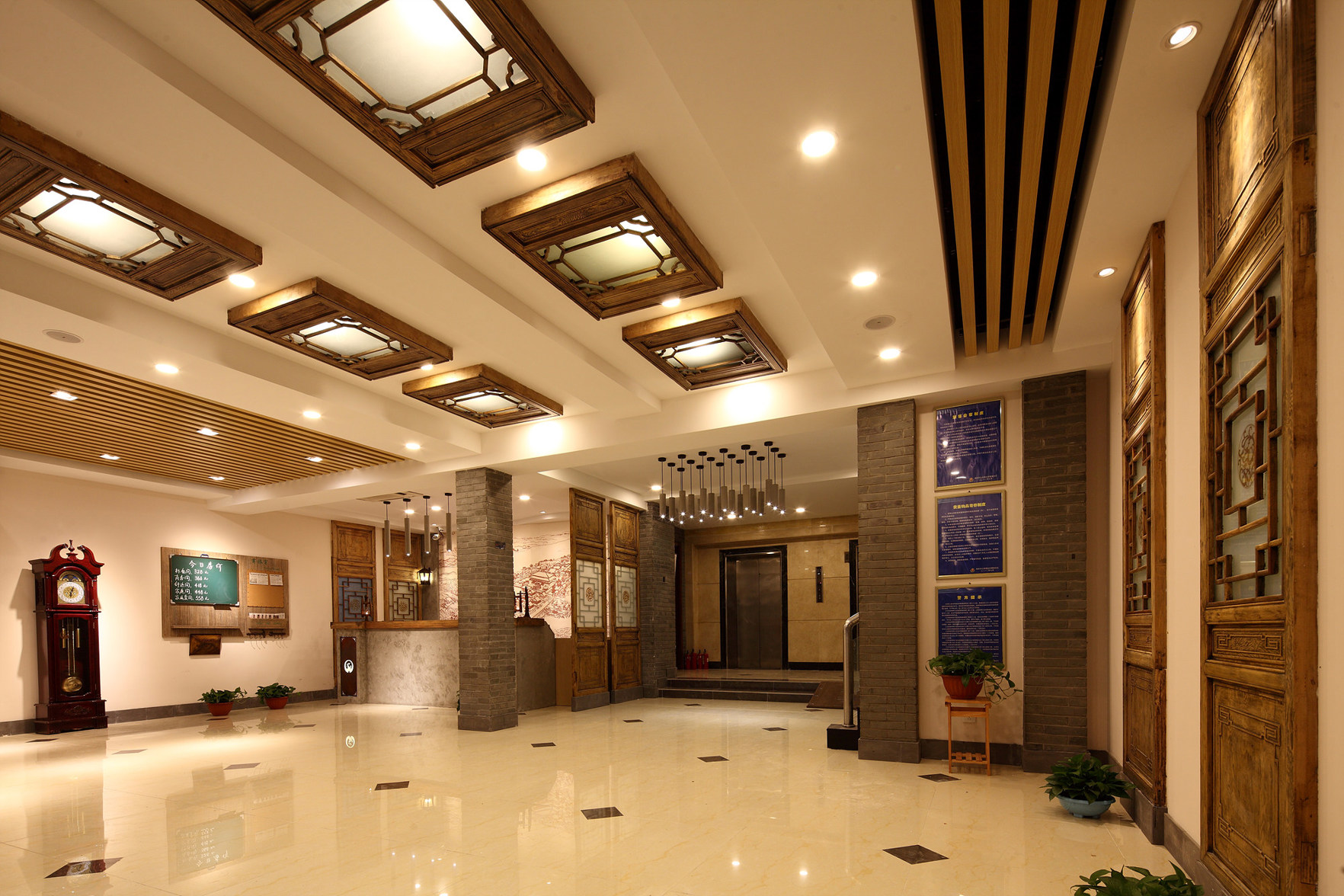 Grand Jiankang Hotel 3*