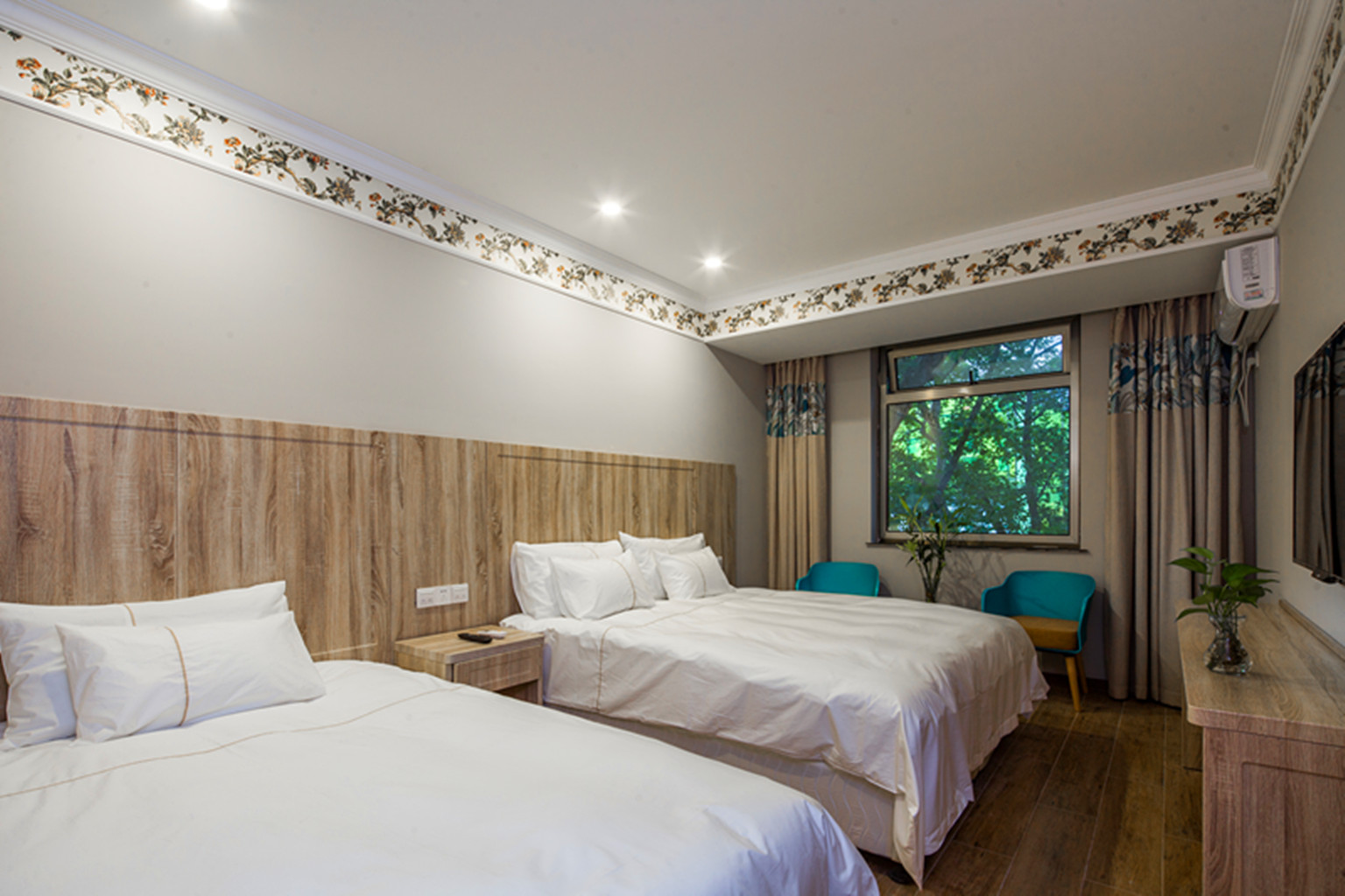 Grand Jiankang Hotel 3*