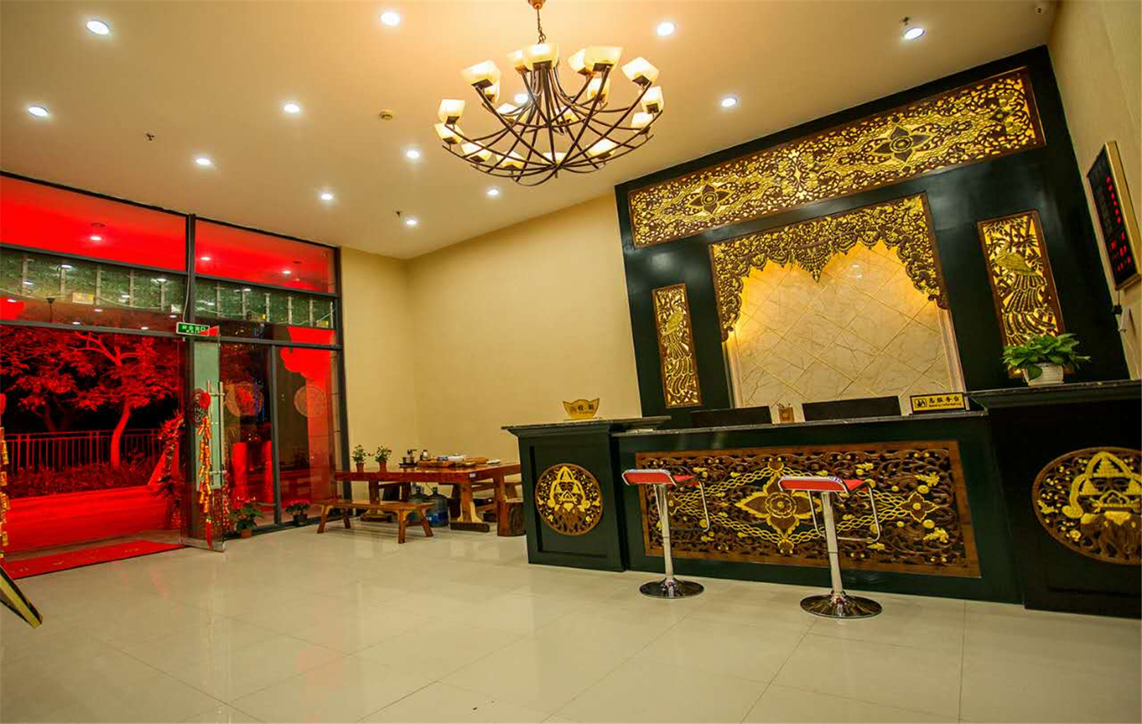 Yichenwei Binjiang Hotel (Xishuangbanna Splashing Plaza) 3*
