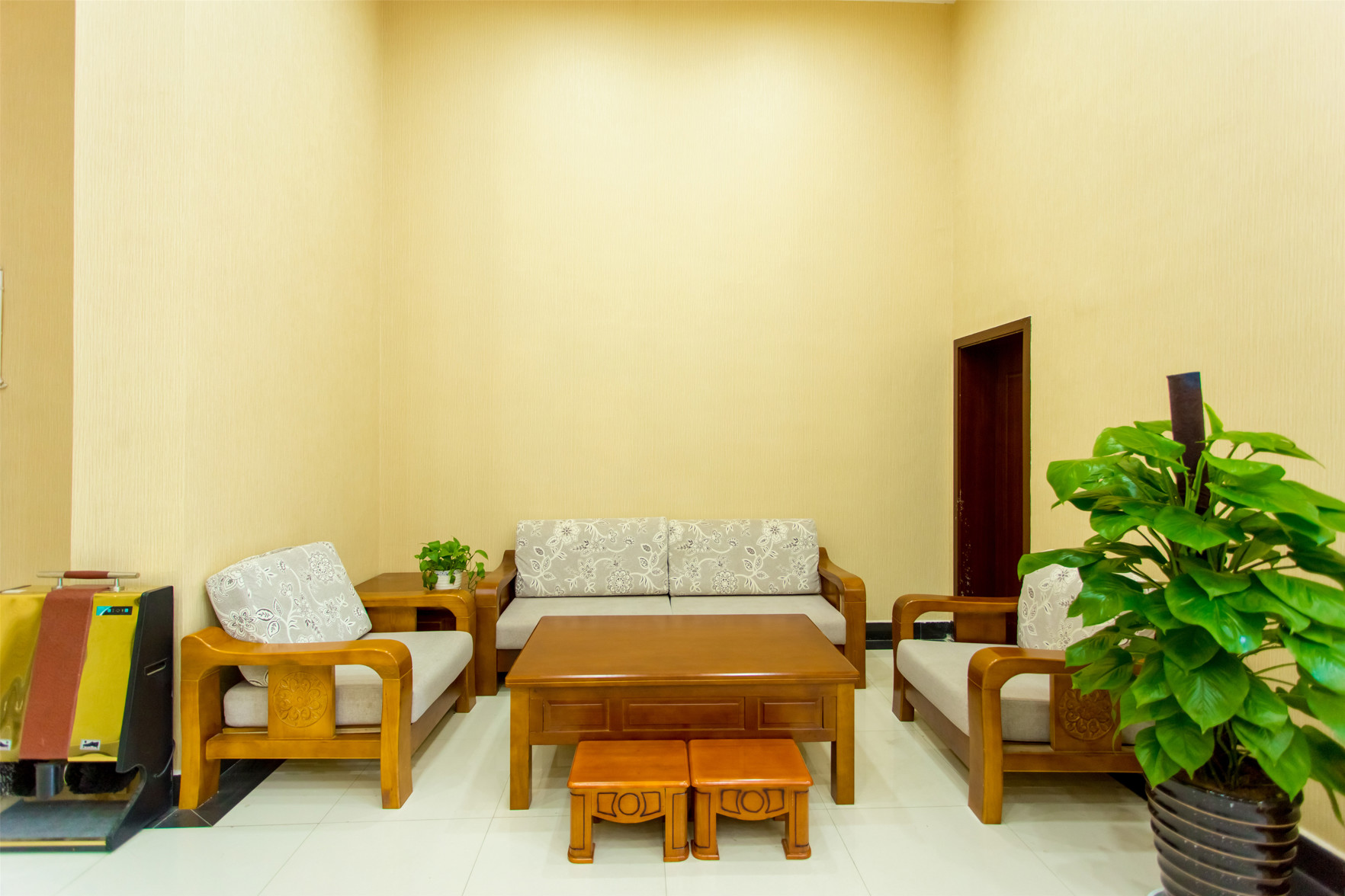 Yichenwei Binjiang Hotel (Xishuangbanna Splashing Plaza) 3*