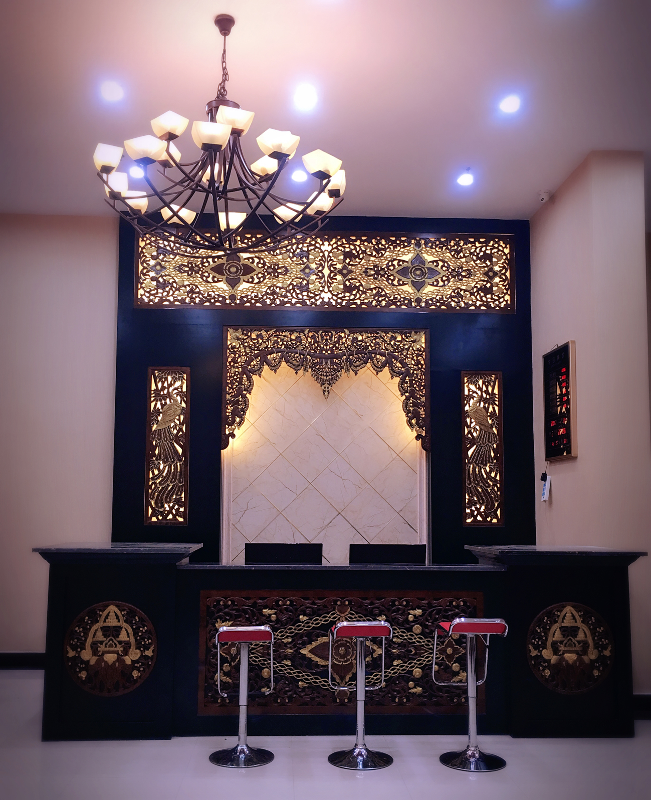 Yichenwei Binjiang Hotel (Xishuangbanna Splashing Plaza) 3*