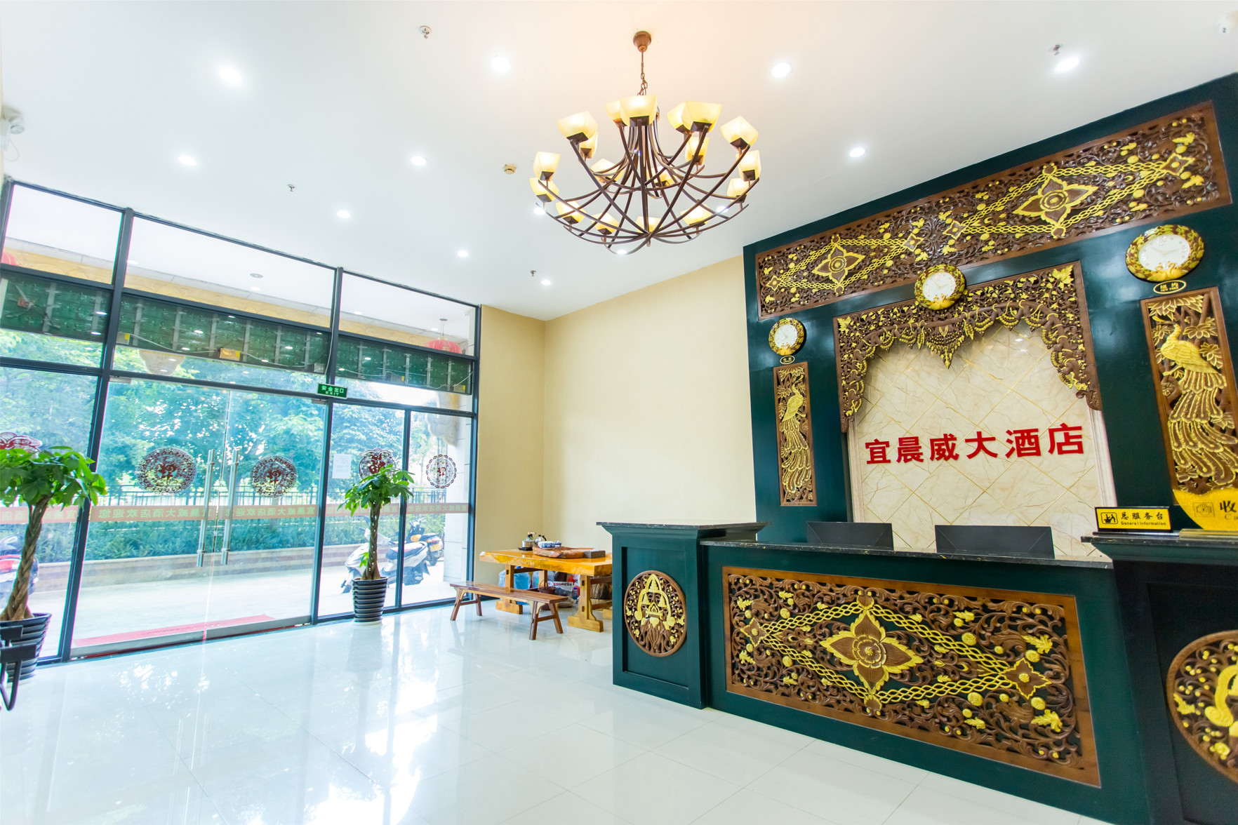 Yichenwei Binjiang Hotel (Xishuangbanna Splashing Plaza) 3*