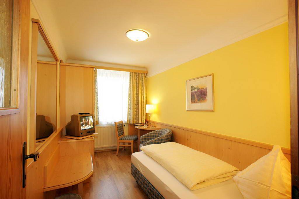 Lebzelter Sporthotel 3*