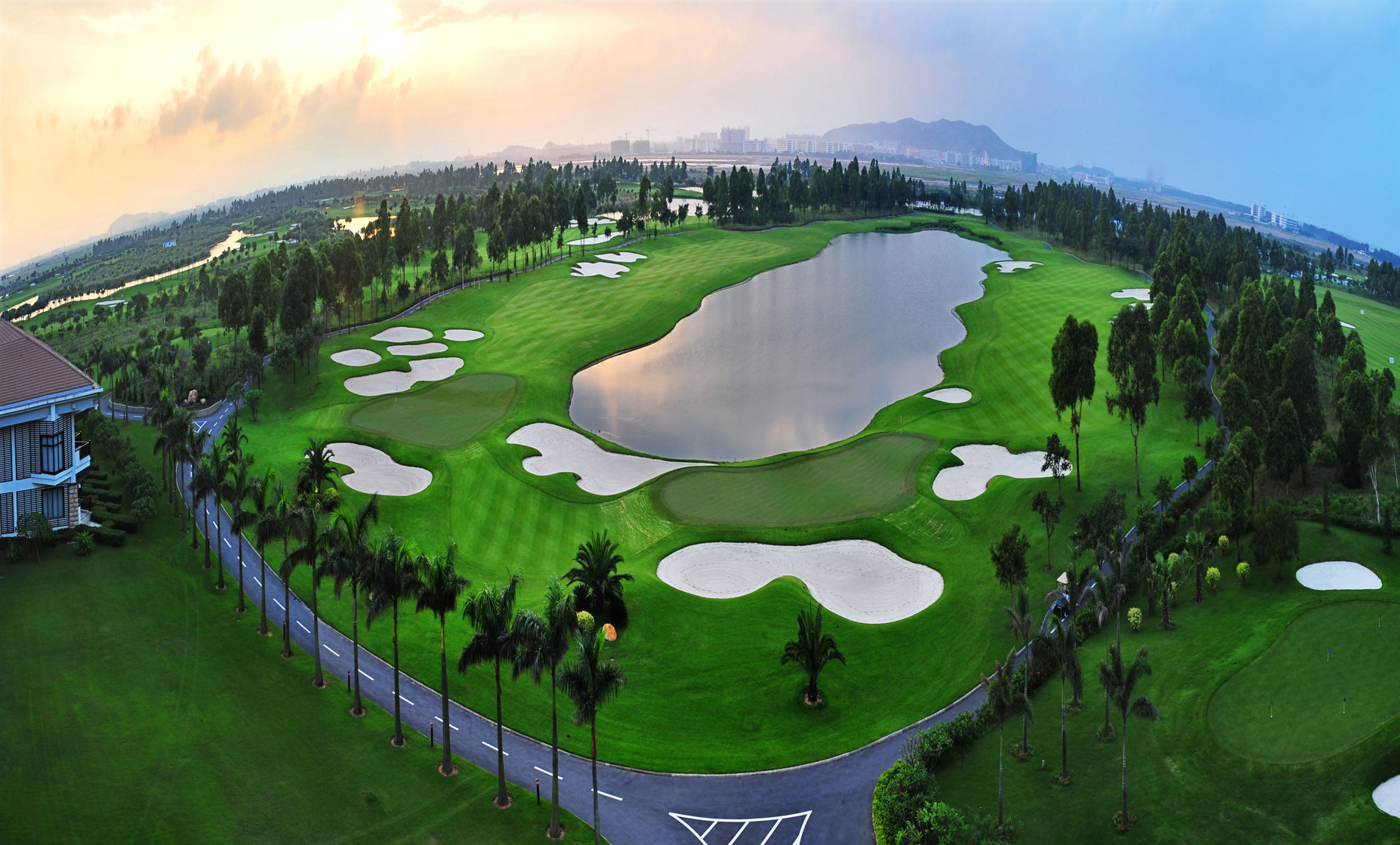 Zhuhai Jinwan Golf Hotel (Jinwan Huafa Shangdu Branch) 4*