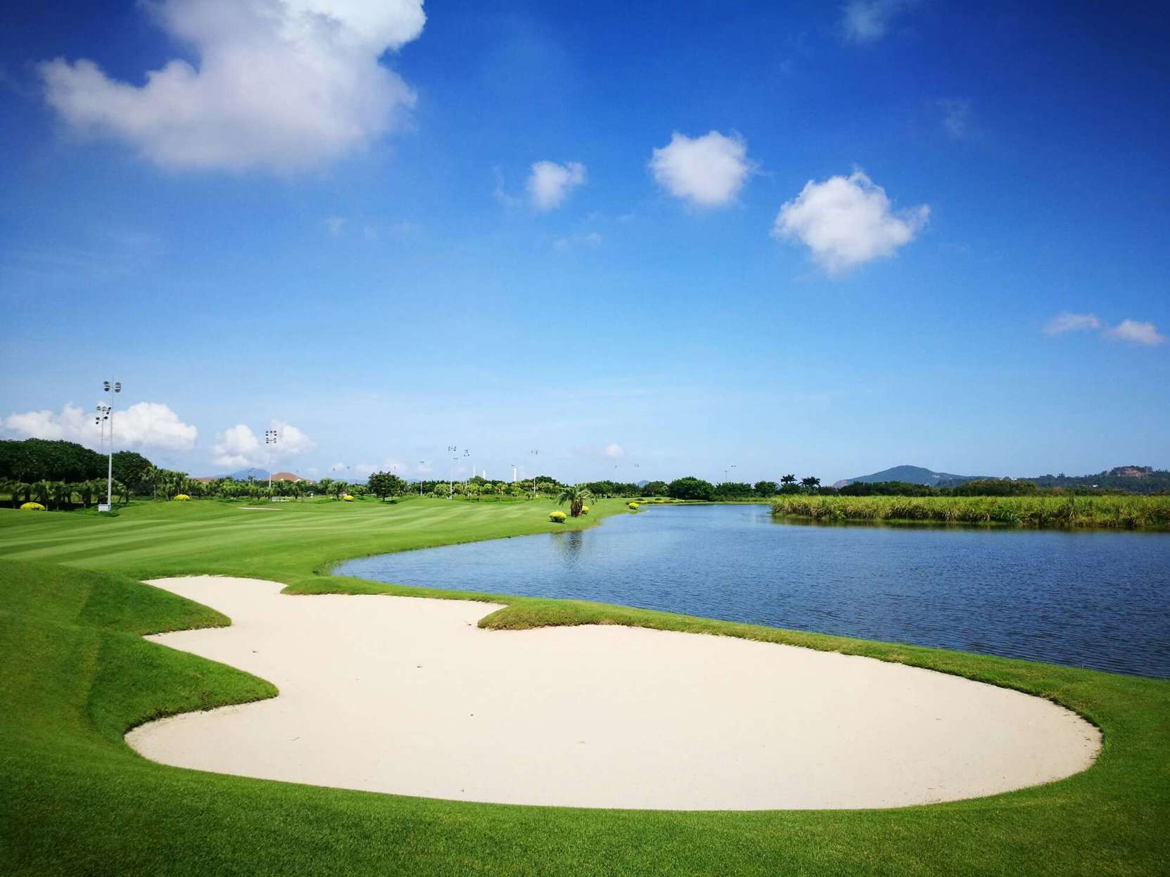 Zhuhai Jinwan Golf Hotel (Jinwan Huafa Shangdu Branch) 4*