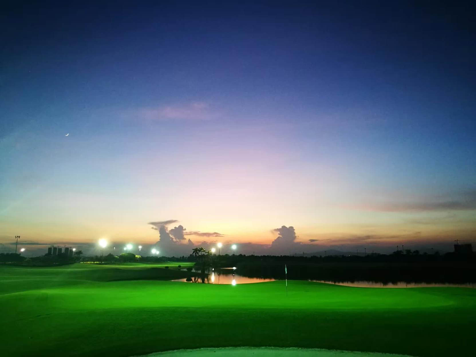 Zhuhai Jinwan Golf Hotel (Jinwan Huafa Shangdu Branch) 4*