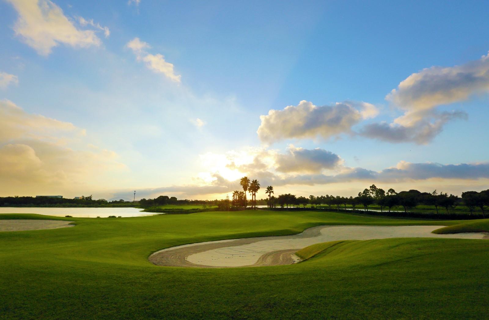 Zhuhai Jinwan Golf Hotel (Jinwan Huafa Shangdu Branch) 4*