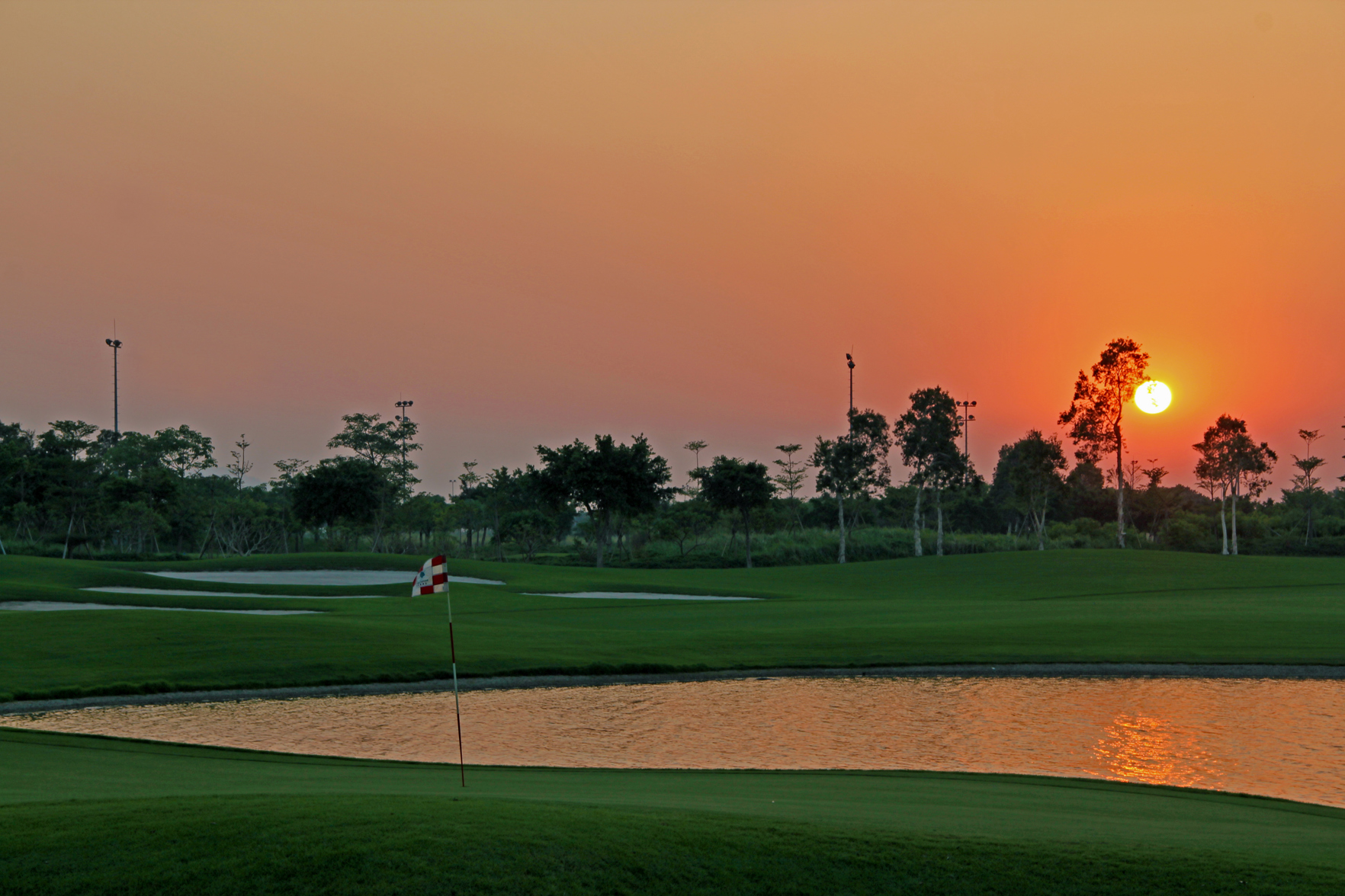 Zhuhai Jinwan Golf Hotel (Jinwan Huafa Shangdu Branch) 4*
