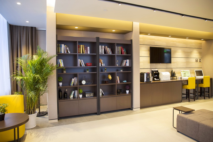 Ease Hotel (Wuhan Zhongshan Avenue Hanzheng Street Metro Station) 3*