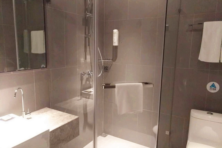 Ease Hotel (Wuhan Zhongshan Avenue Hanzheng Street Metro Station) 3*