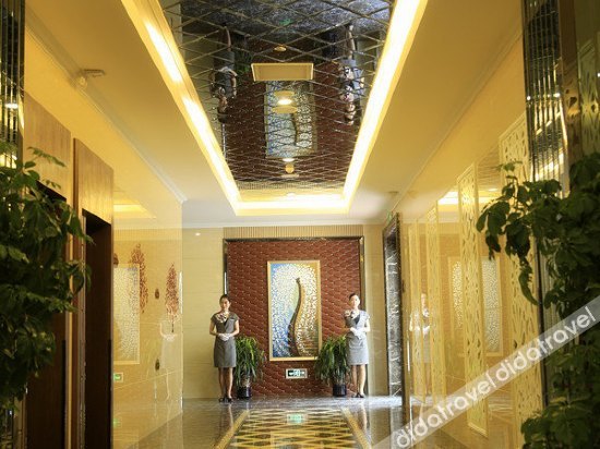 Dunhuang Carnival International Hotel (Shazhou Night Market) 3*