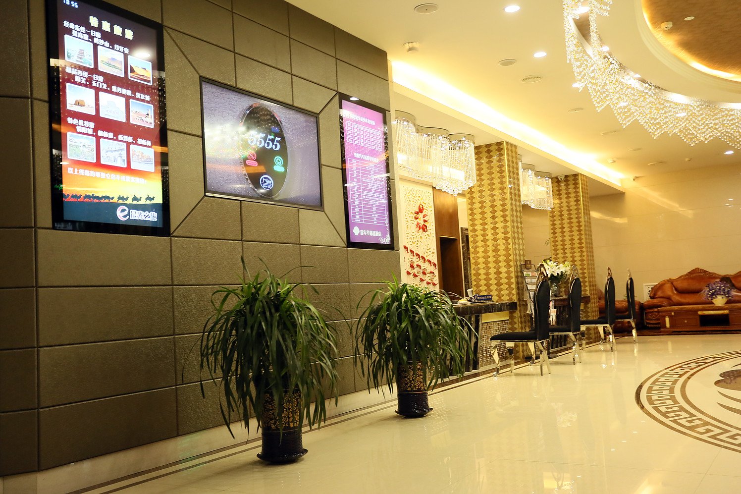 Dunhuang Carnival International Hotel (Shazhou Night Market) 3*