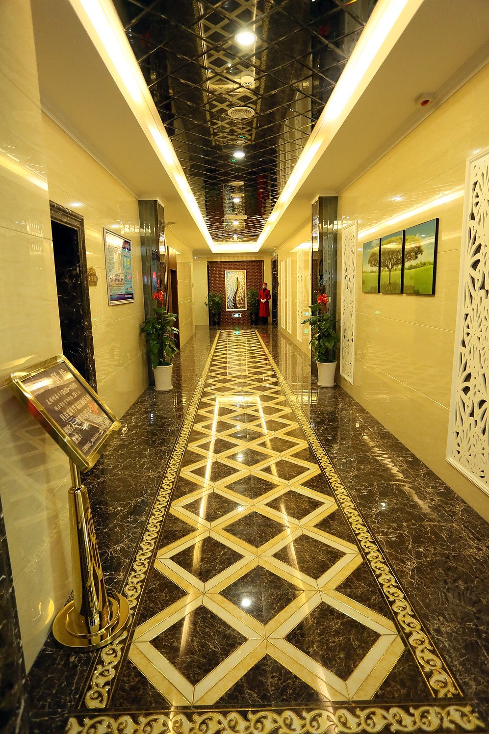 Dunhuang Carnival International Hotel (Shazhou Night Market) 3*