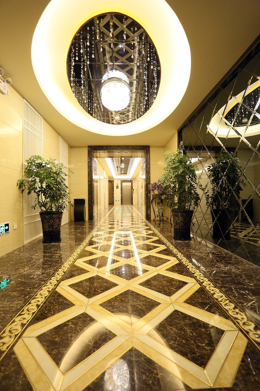 Dunhuang Carnival International Hotel (Shazhou Night Market) 3*