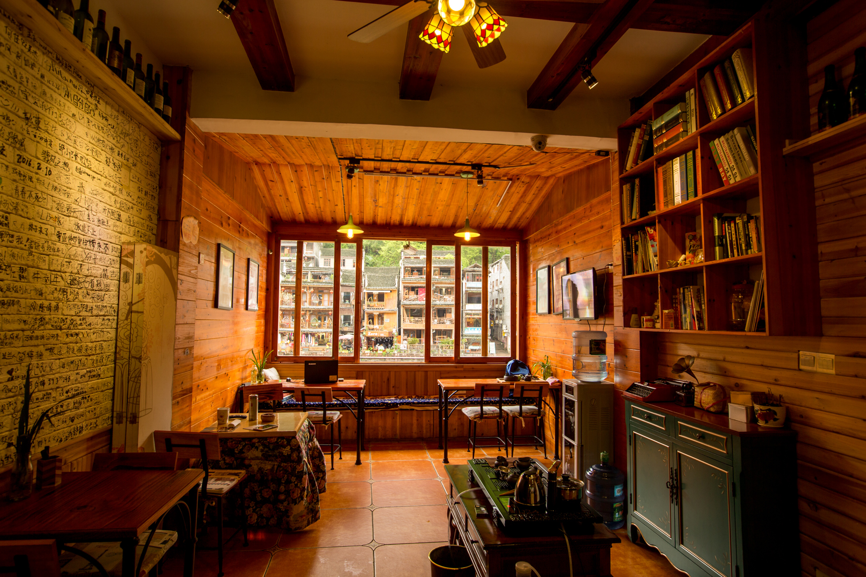 Fenghuang Memory River View Inn - Near Ancient City & River View Balcony 2*