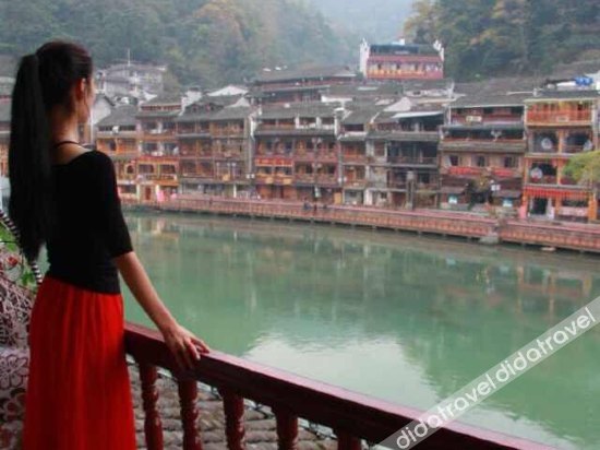 Fenghuang Memory River View Inn - Near Ancient City & River View Balcony 2*