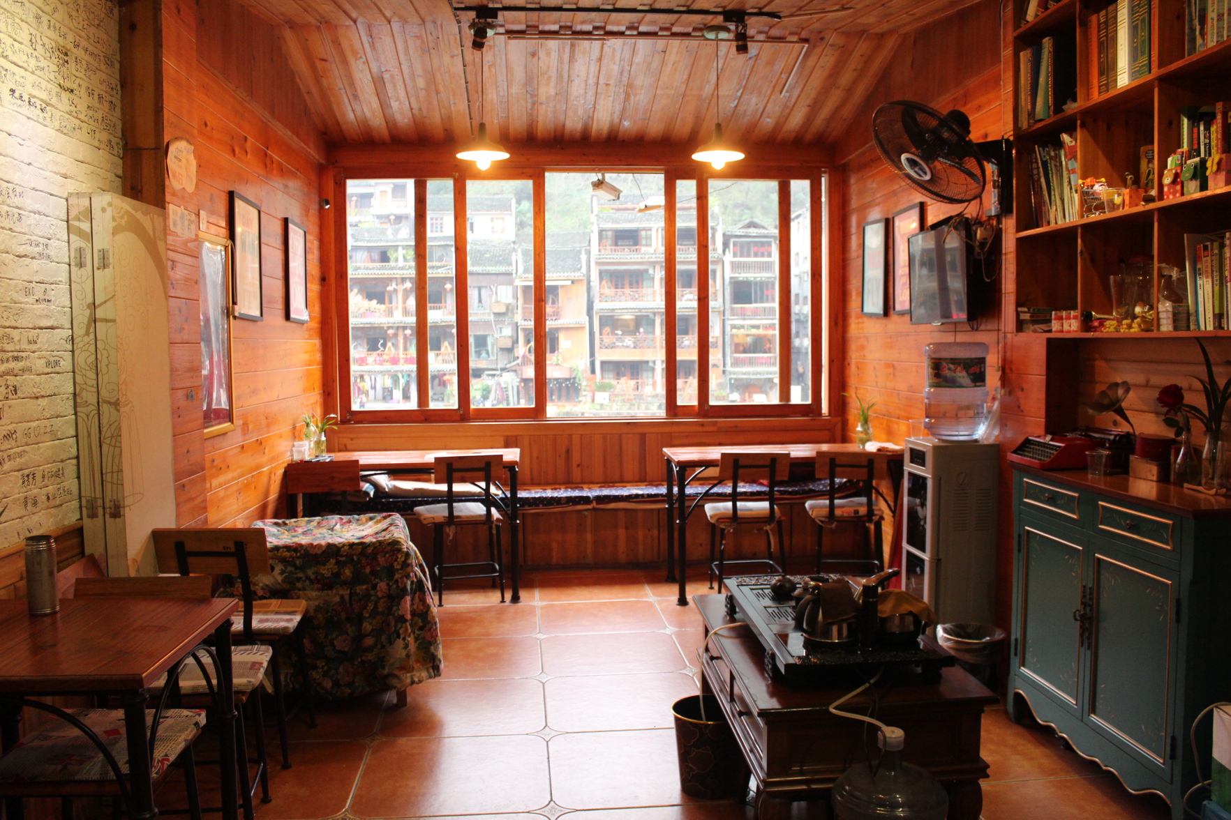 Fenghuang Memory River View Inn - Near Ancient City & River View Balcony 2*
