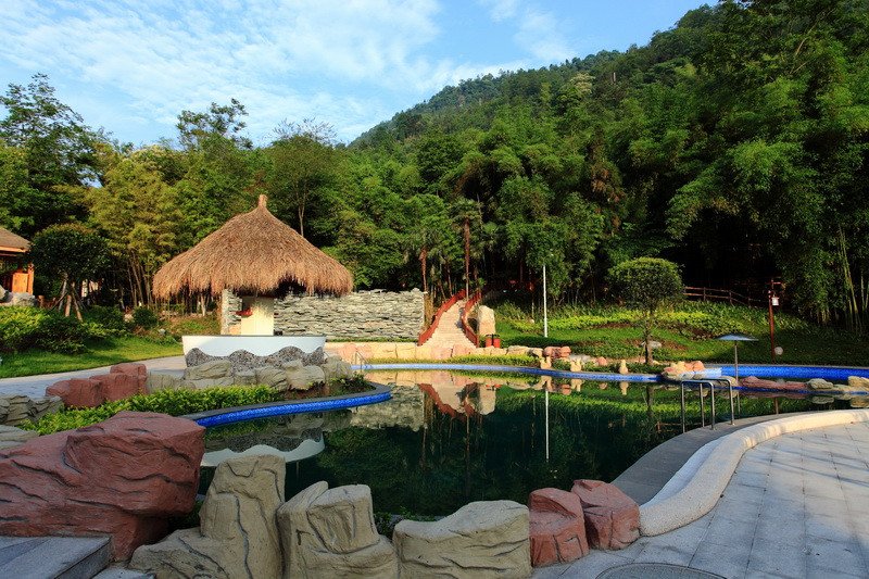 Chengdu Howard Johnson Huashuiwan Hot Springs Resort 5*