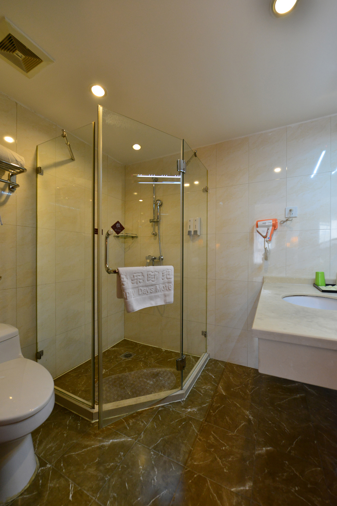 Happy Time Luxury Hotel (Beijing Fengtai Railway Station Jijiamiao Subway Station) 3*