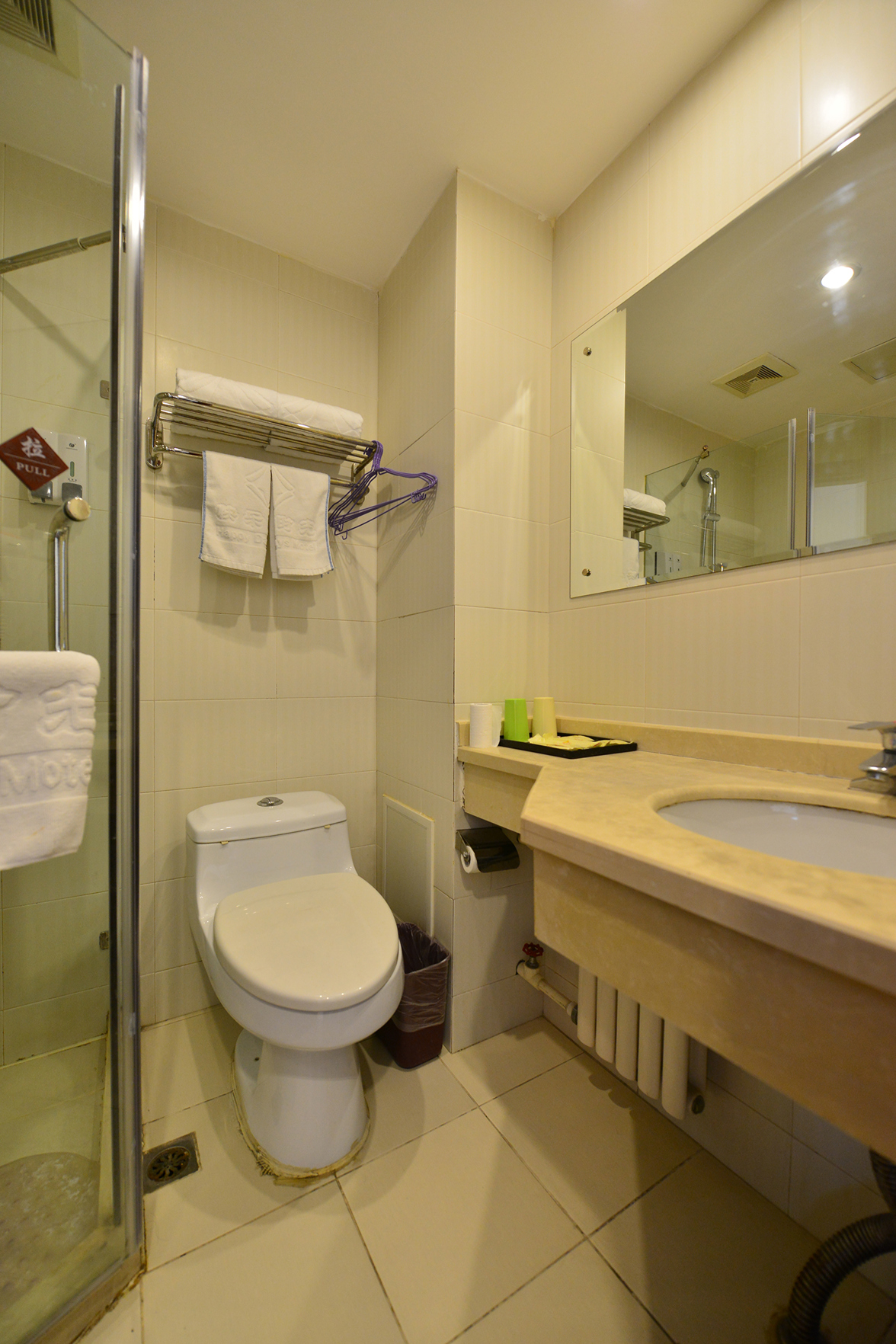 Happy Time Luxury Hotel (Beijing Fengtai Railway Station Jijiamiao Subway Station) 3*
