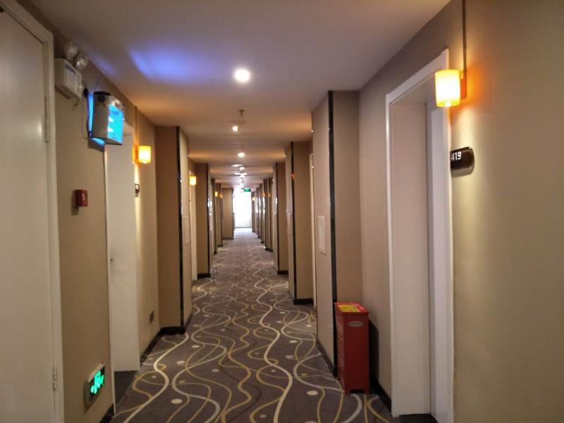 7 Days Premium (Peking Union Medical College Hospital Chaoyangmen Dongsi Subway Station) 2*